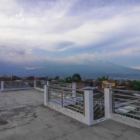 Villa El Nino 5 Bedroom Dengan Rooftop Mountain View Batu (East Java) Exterior foto