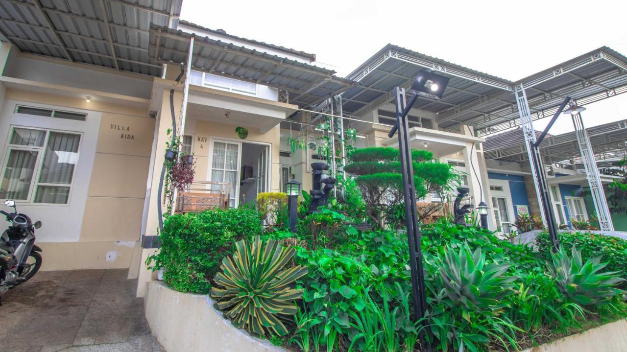Villa El Nino 5 Bedroom Dengan Rooftop Mountain View Batu (East Java) Exterior foto