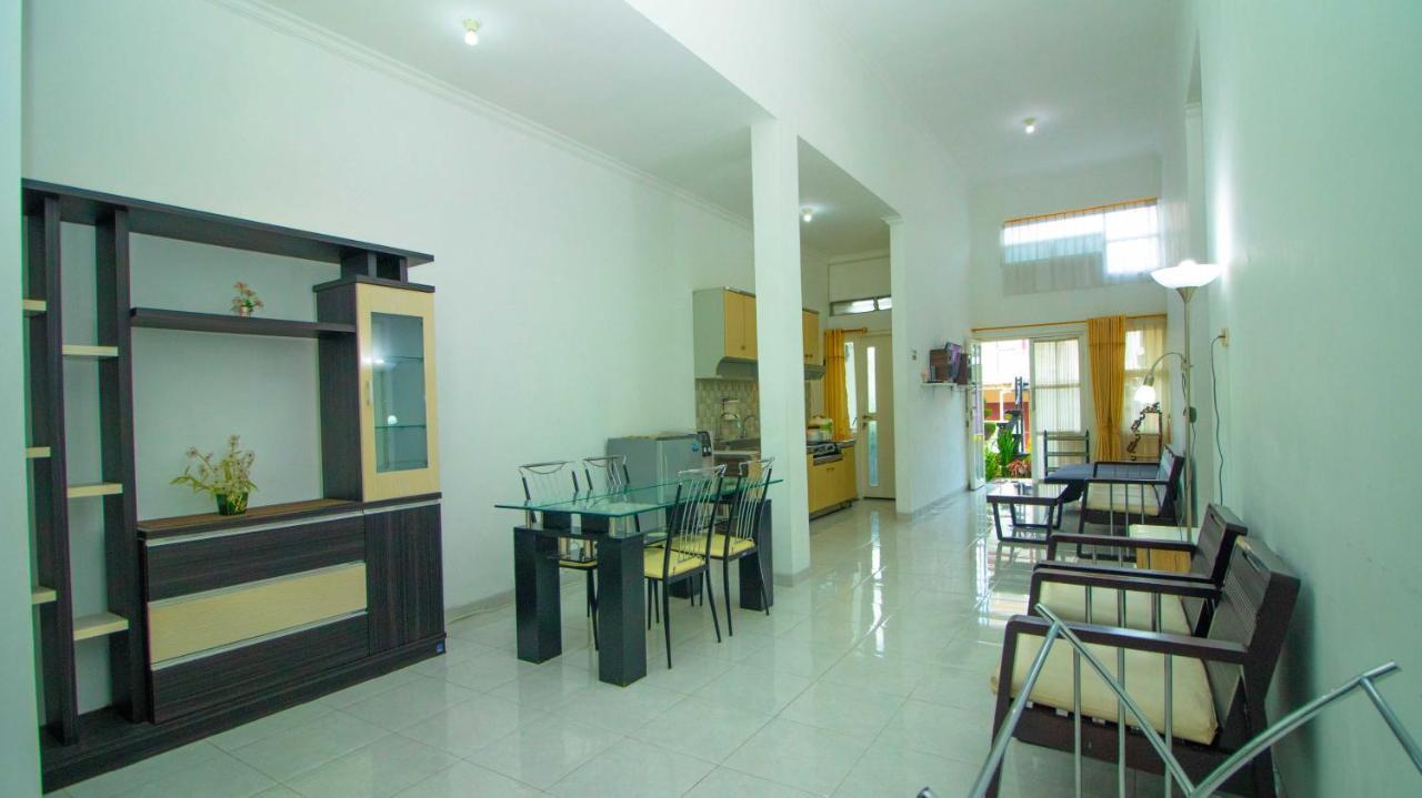 Villa El Nino 5 Bedroom Dengan Rooftop Mountain View Batu (East Java) Exterior foto